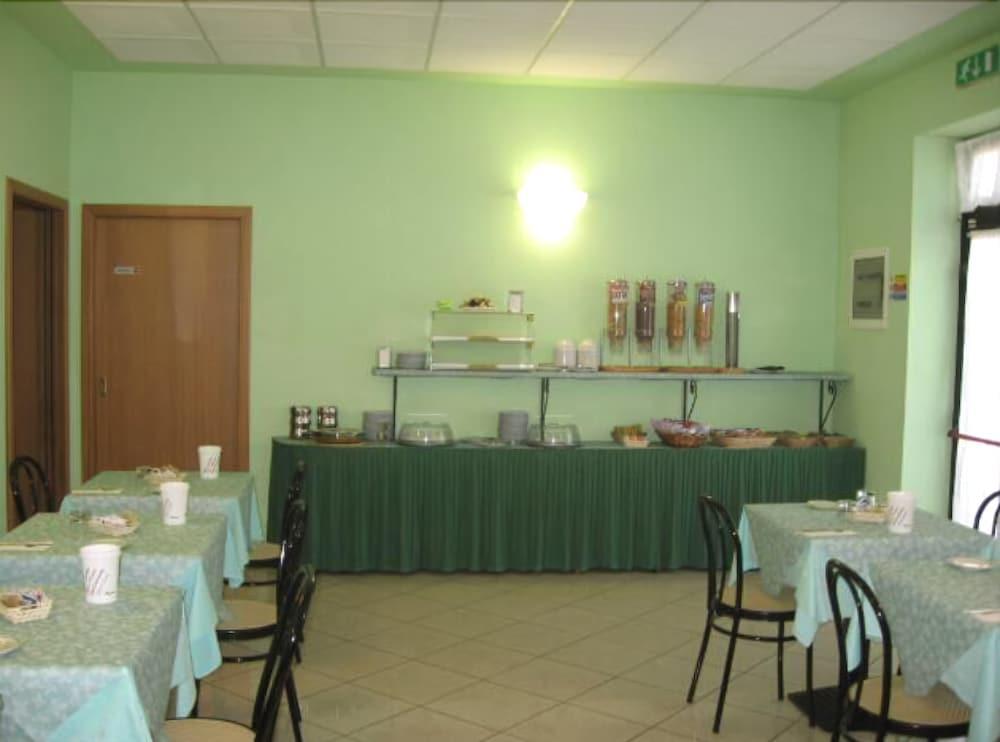 Albergo Elena Pianoro Exterior photo